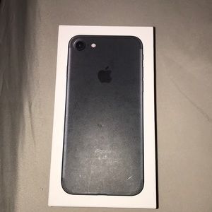 iPhone 7: 32 Gs, Matte Black, never used